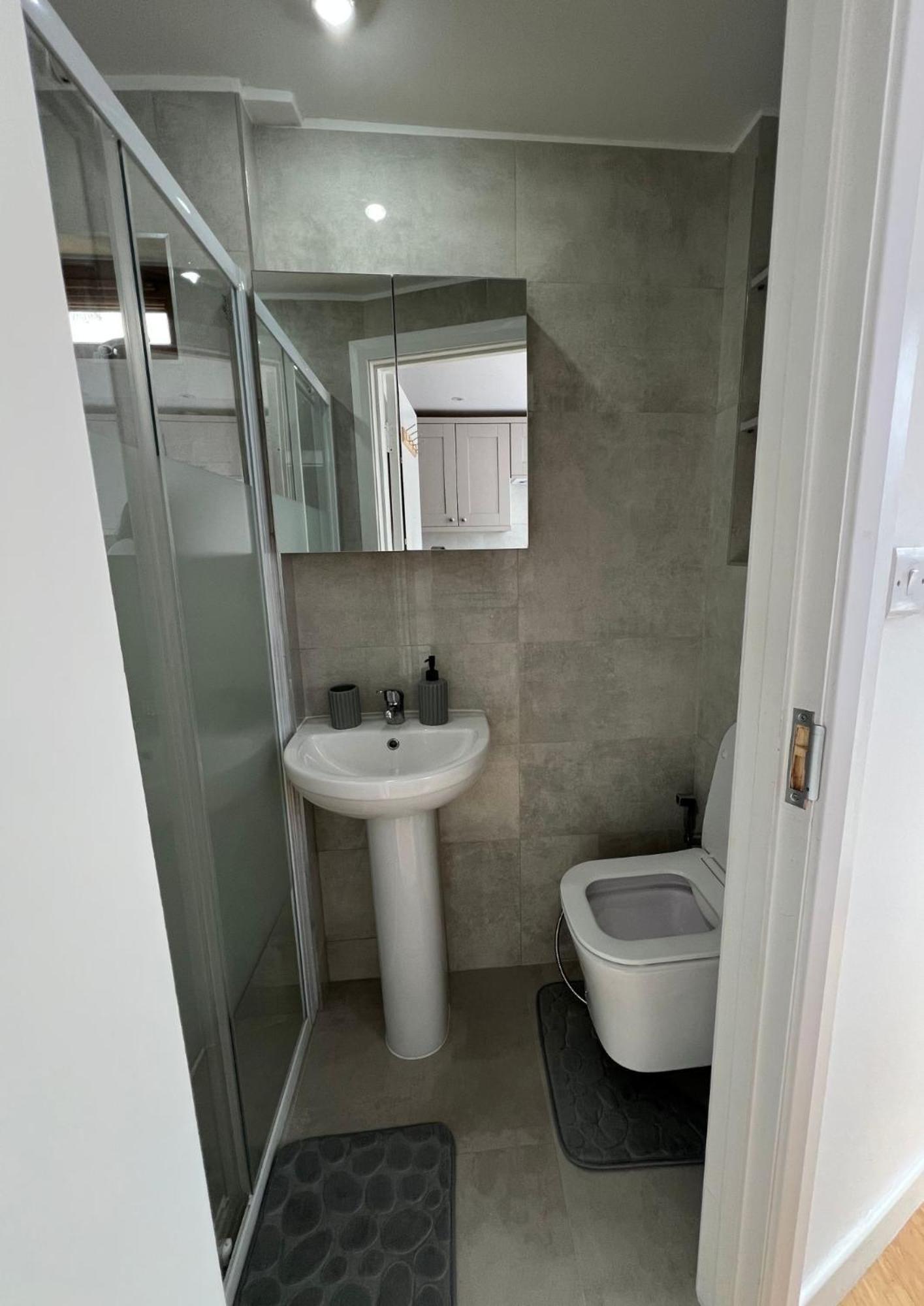 Modern Studio In Greenford, Free Wifi, Parking & Streaming Services Ealing Exteriér fotografie